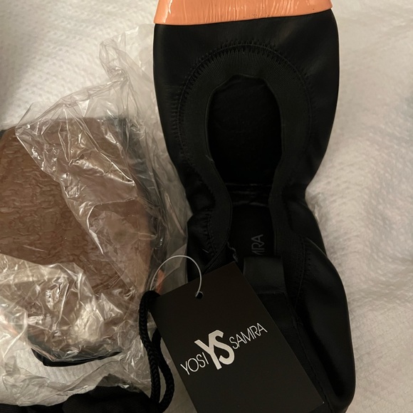 🆕 Yosi Samra Foldable Cap Toe Ballet Flat in Black and pink/peach cap toe - Picture 3 of 4